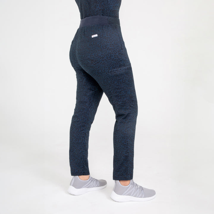 CopperActive™ Scrub Set: Women’s Cheetah V-neck Top & Cargo Pants