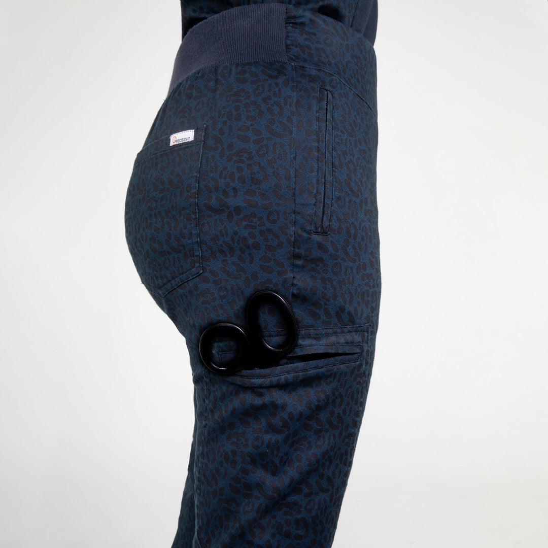 CopperActive™ Scrub Set: Women’s Cheetah V-neck Top & Cargo Pants