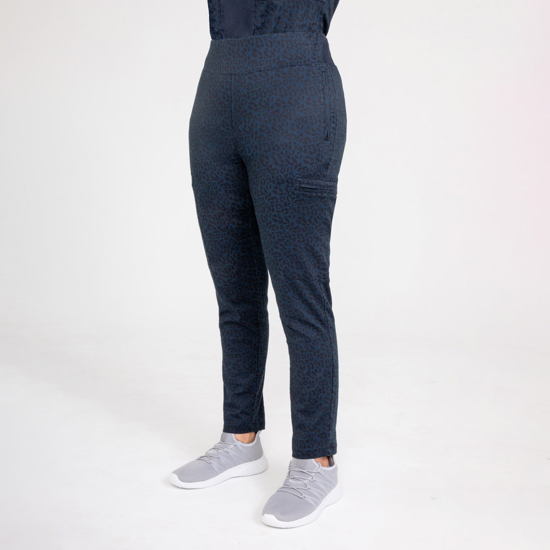 CopperActive™ Scrub Set: Women’s Cheetah V-neck Top & Cargo Pants